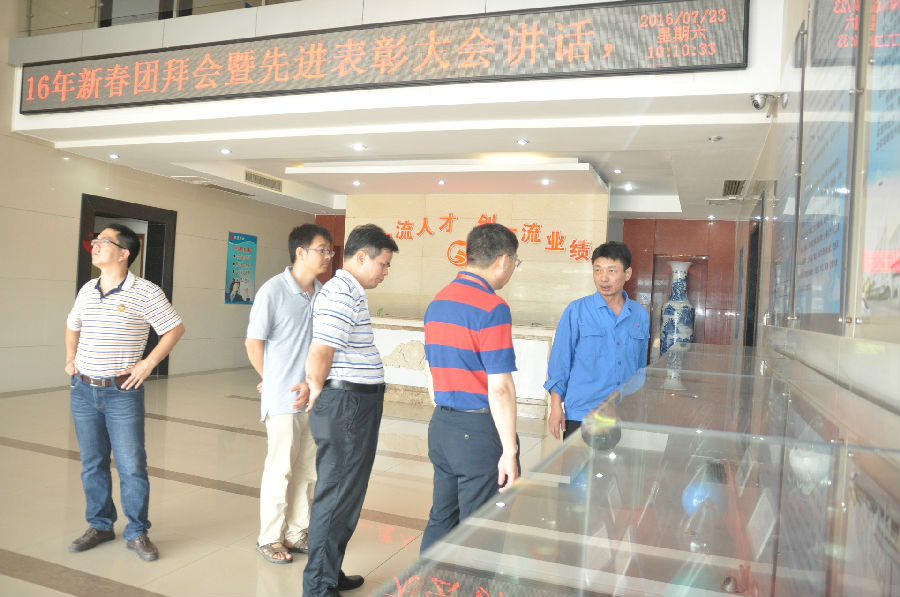 上海同濟大學(xué)城市礦產(chǎn)規(guī)劃專家到我司鎳鹽車間考察    