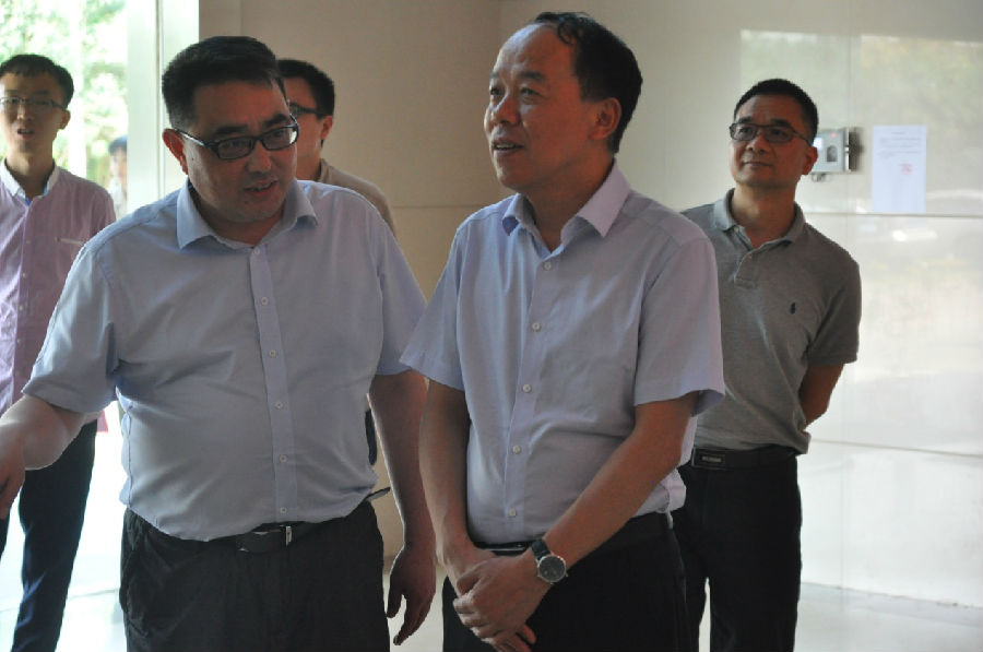 肖文勝副市長與玉林市科技局局長一行蒞臨廣西銀億調研